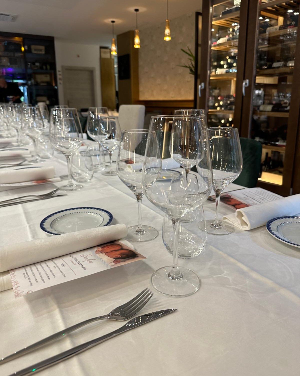 Mesa preparada en Cava Reina